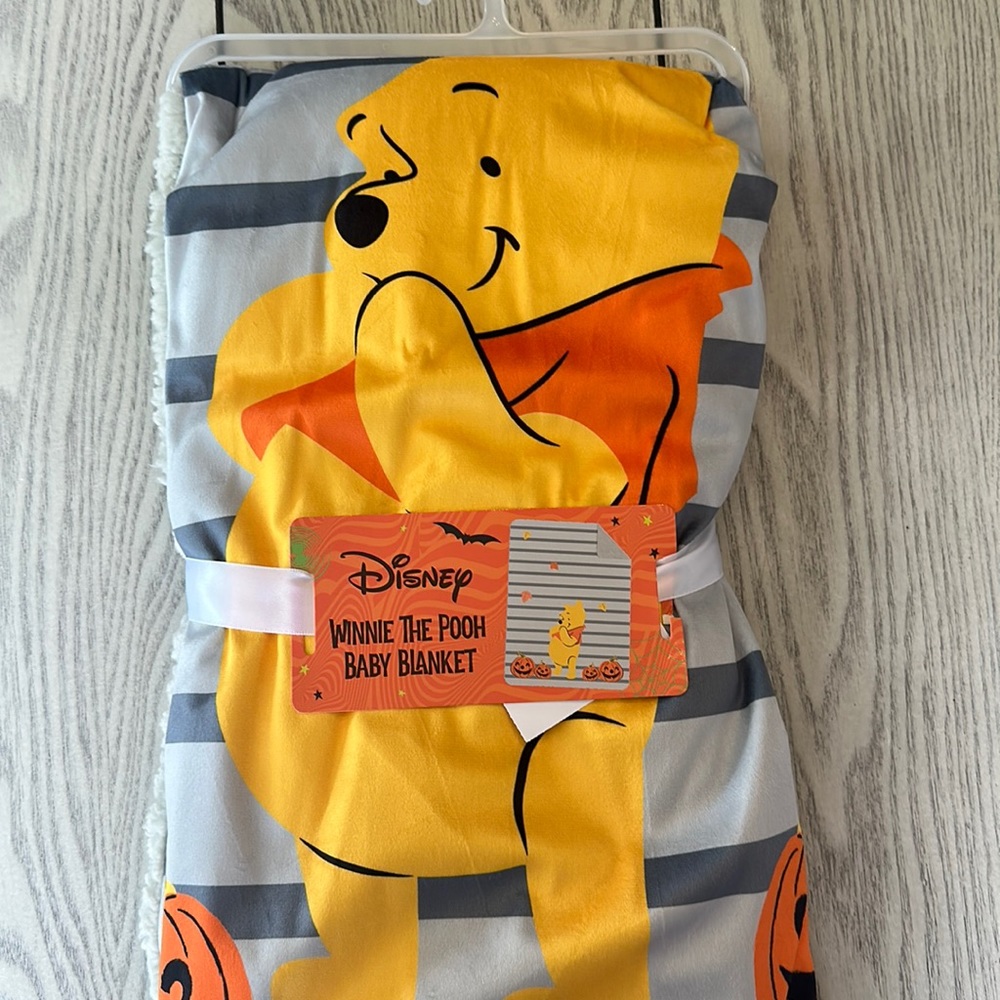 Disney Winnie The Pooh and pumpkins baby blanket!